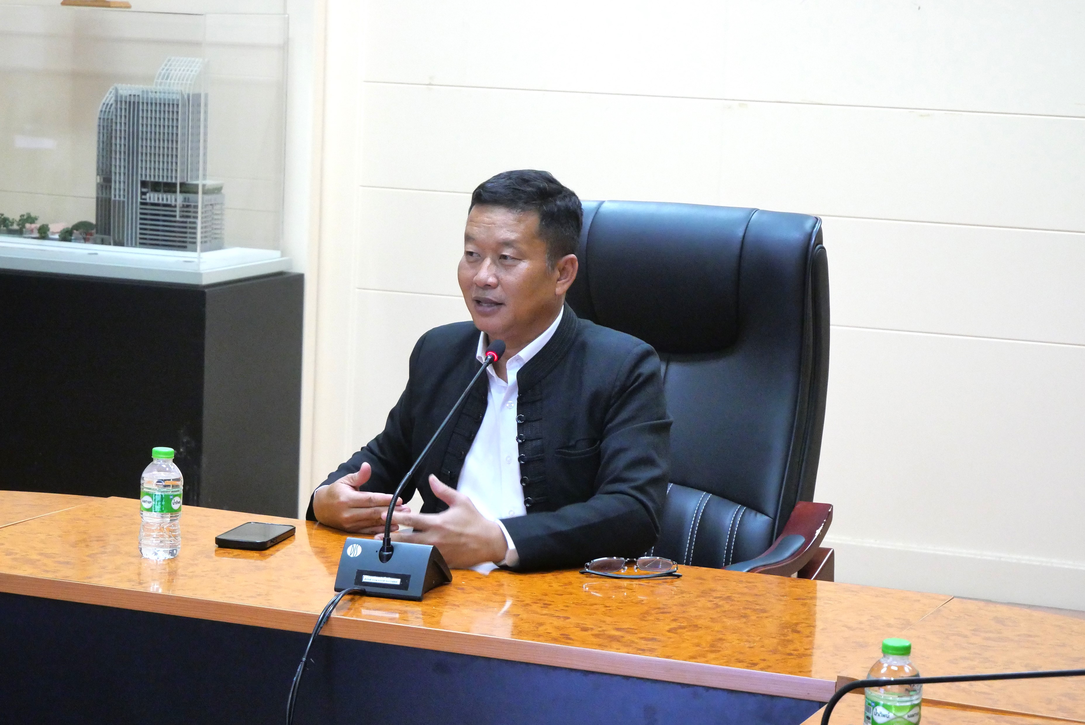 title - รองเลขาธิการ ส.ป.ก. ประชุมติดตามความก้าวหน้าการส่งเอกสารเบิกจ่ายผ่านระบบสารบรรณอิเล็กทรอนิกส์ (e-Office) ของสำนักบริหารกลาง 